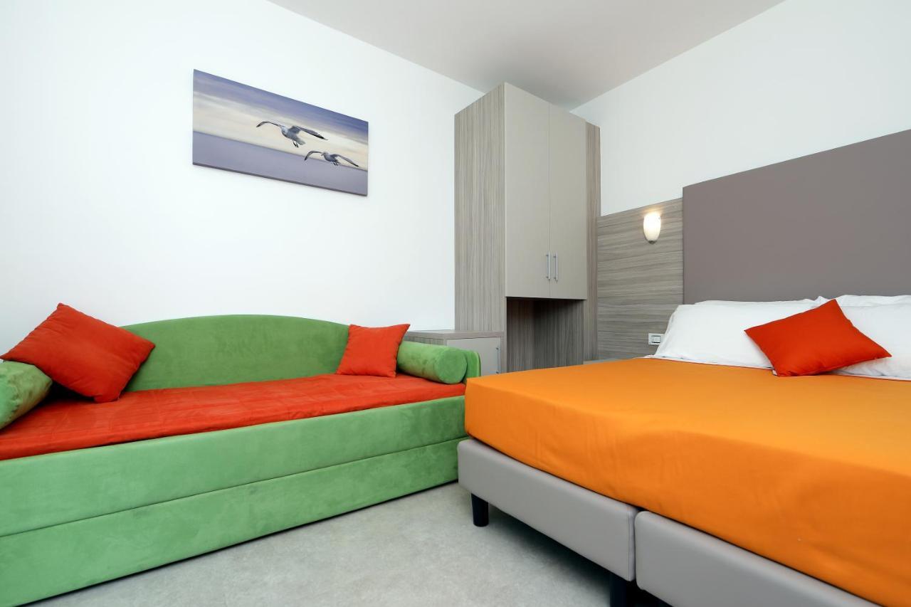 Hotel Simi Lan Lignano Sabbiadoro Exterior photo